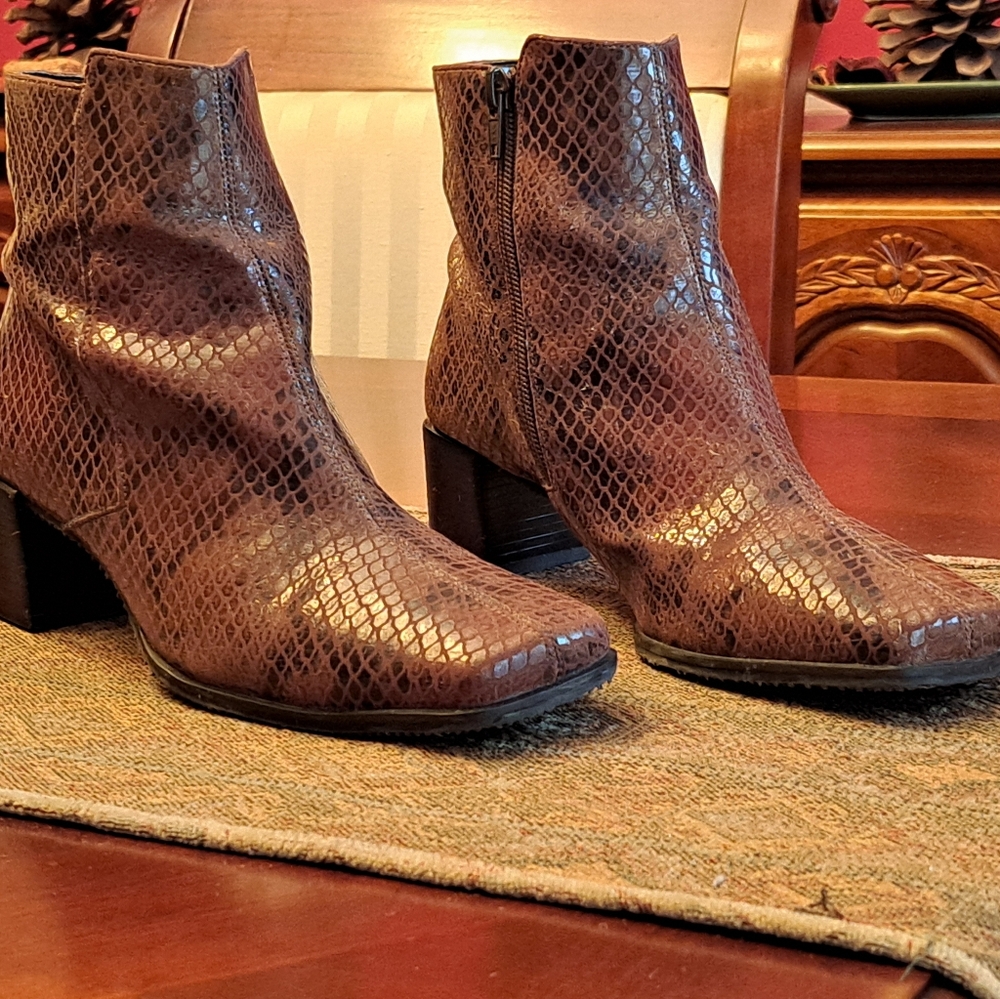 Easy Spirit Snakeskin Boots Muave Brown 7 1/2 Vintage.